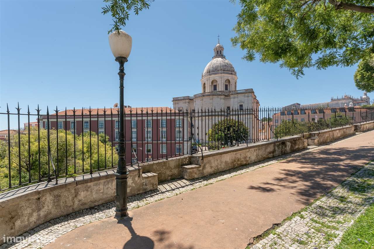 Apartamento T2 renovado, às portas de Alfama, Lisboa.-21