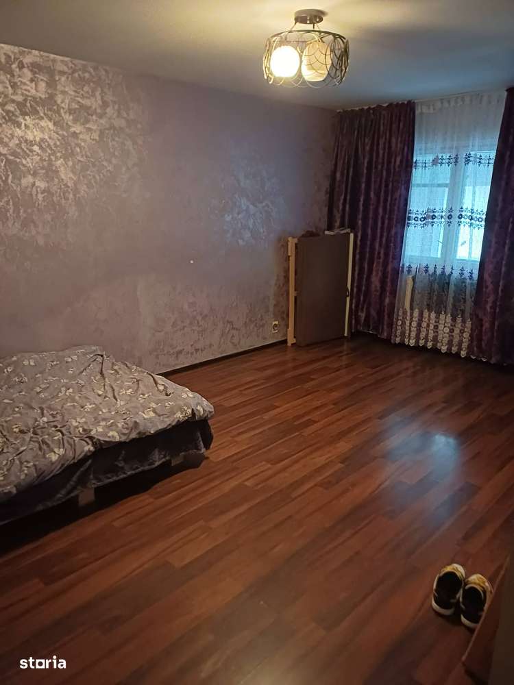 două camere decomandat zona micro 20-4