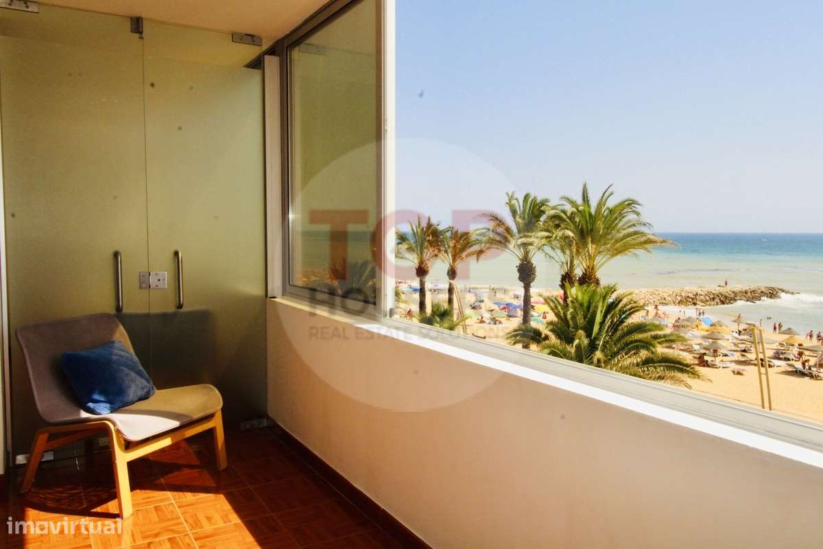 Viva o privilégio de estar na 1ª linha de Mar em Quarteira!-34