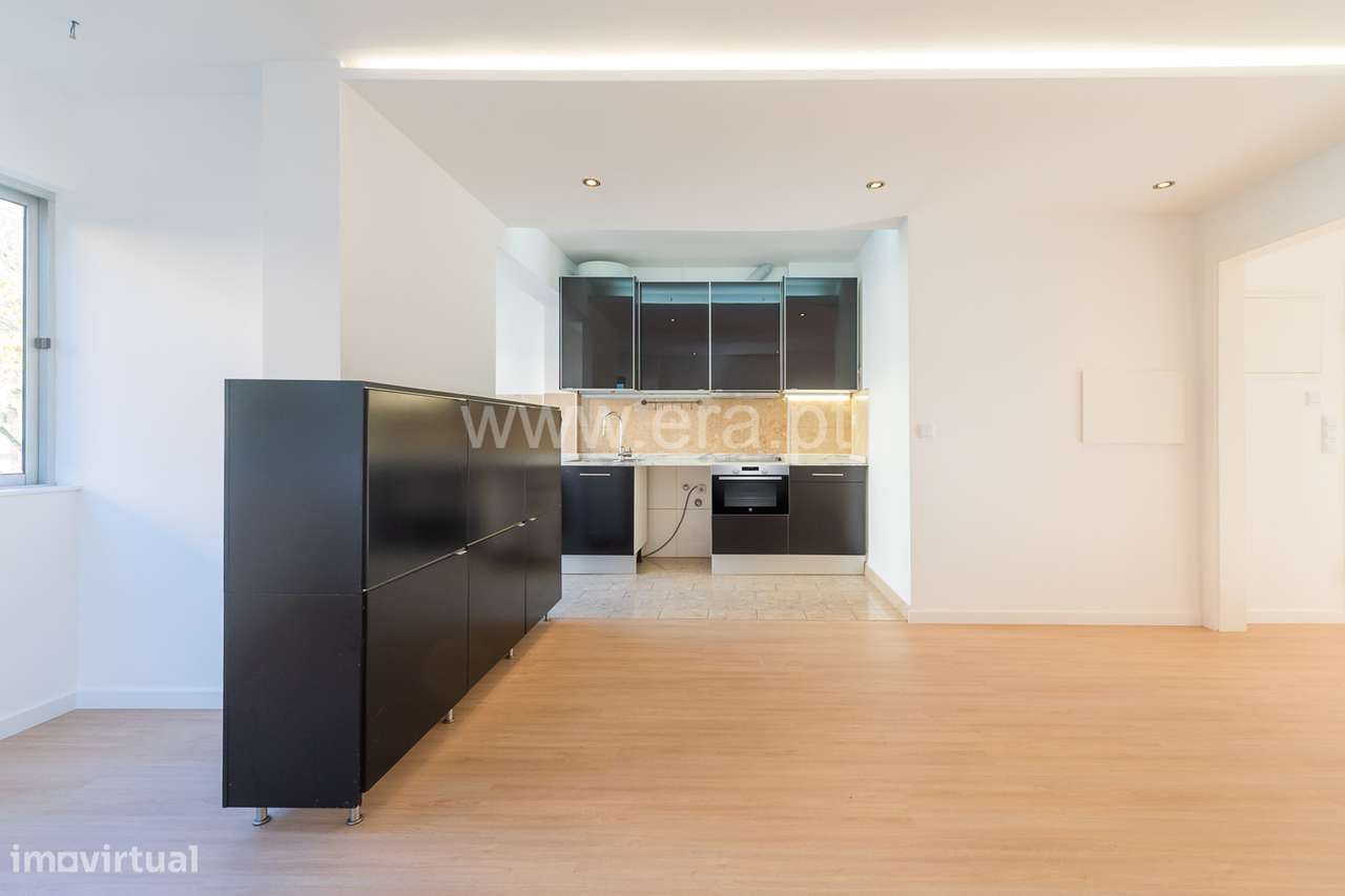 T2 Totalmente Remodelado a 5 Minutos do Metro — Odivelas-26