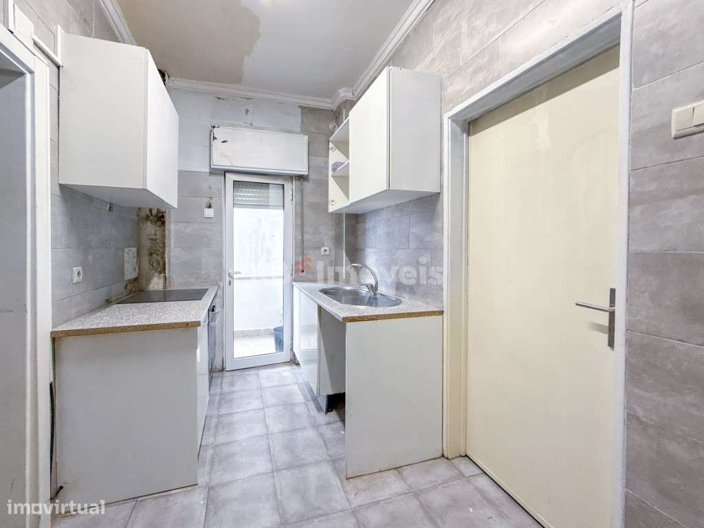 Apartamento T3 remodelado no centro de Abrantes-12