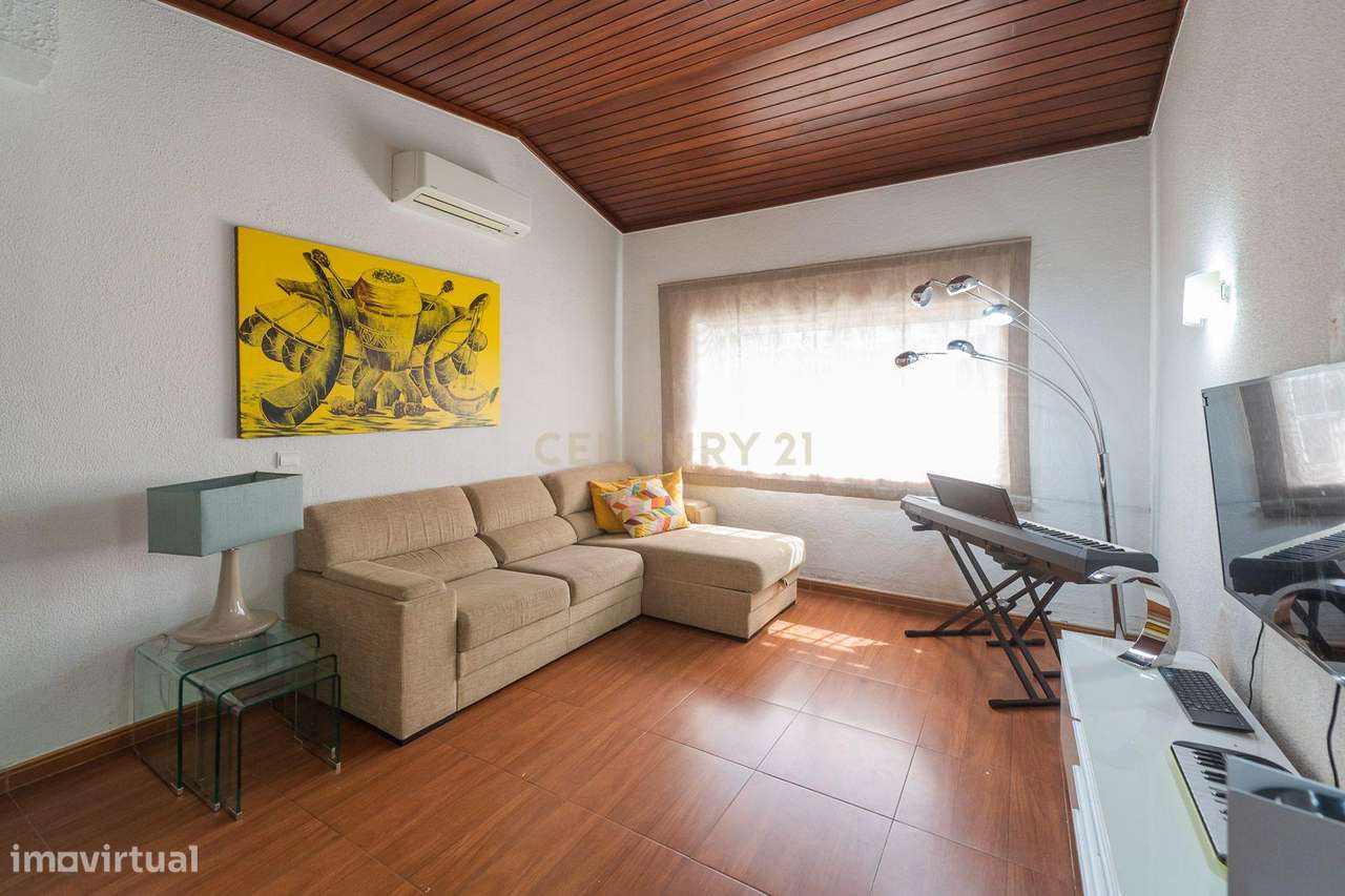 Moradia T4 com piscina-10