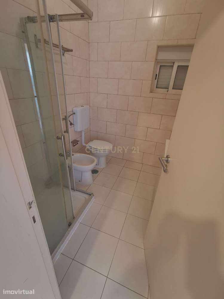 Apartamento T1 R/C com quintal - Charneca da Caparica-10