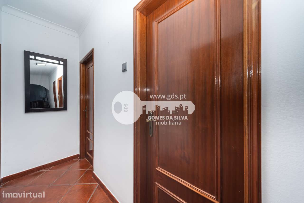 Moradia T3 com estabelecimento comercial em Dume, Braga-7