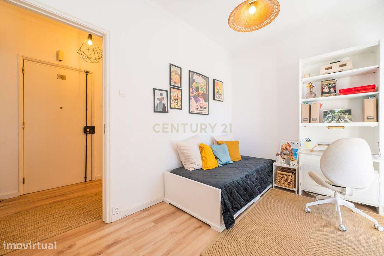 Excelente T2 Totalmente Remodelado | Monte Estoril-23