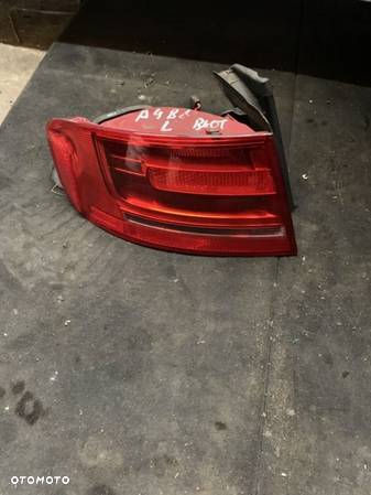 LAMPA TYLNA LEWA W BŁOTNIK AUDI A4 B8 SUPER STAN - 1