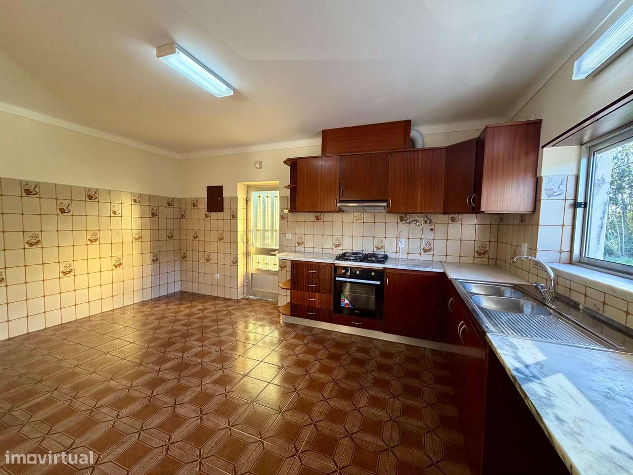 Andar de moradia, ao nível do 1º andar para Arrendamento | Caldas da R - Grande imagem: 4/19