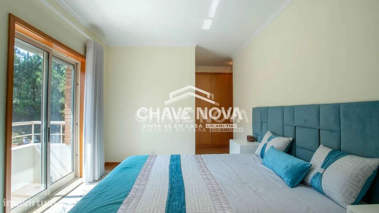 Apartamento T2, em Pedroso, com duas varandas, garagem e arrumos-33