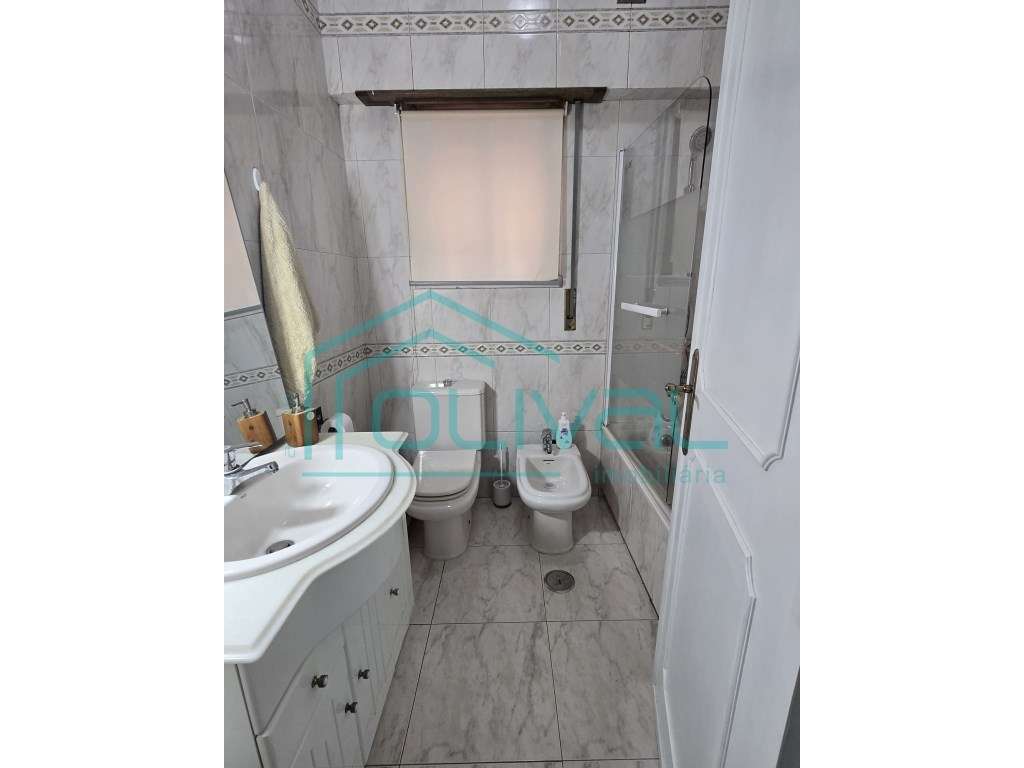 Apartamento T4 com terraço e arrecadação-14