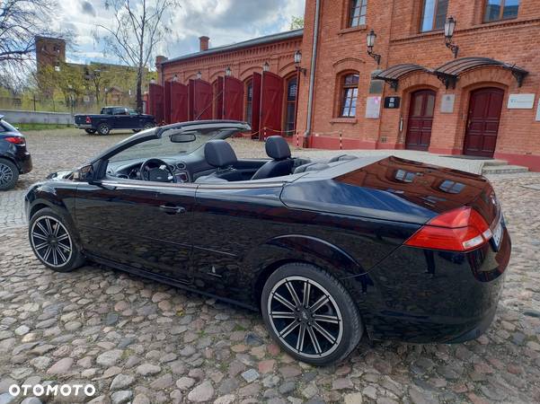 Ford Focus Coupe-Cabriolet 2.0 TDCi DPF Titanium - 3