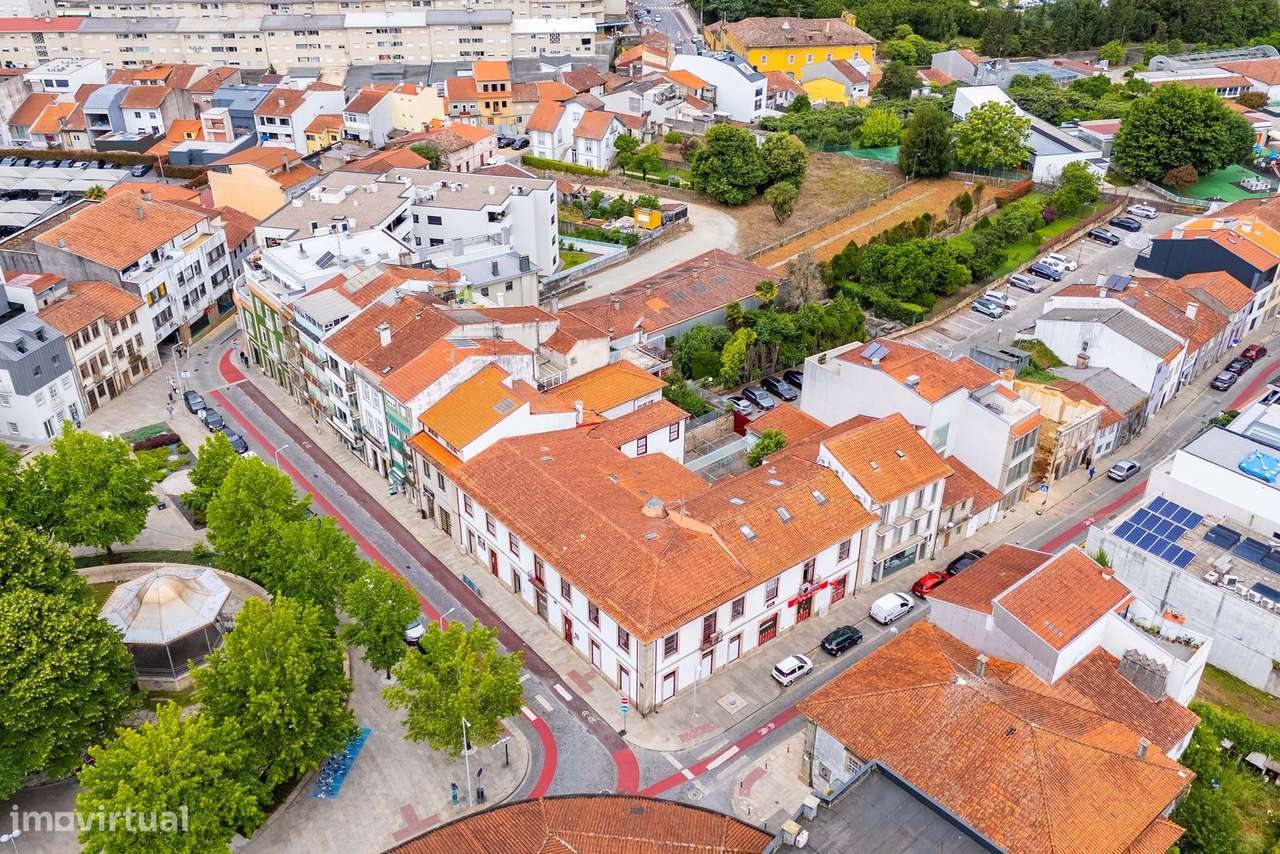 Trespasse de Conceituada Loja de Roupa Infantil no Centro de Barcelos-13