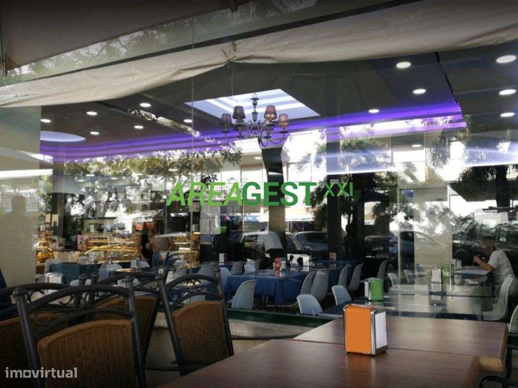 Loja para venda com rendimento, em São Sebastião, Lisboa-6