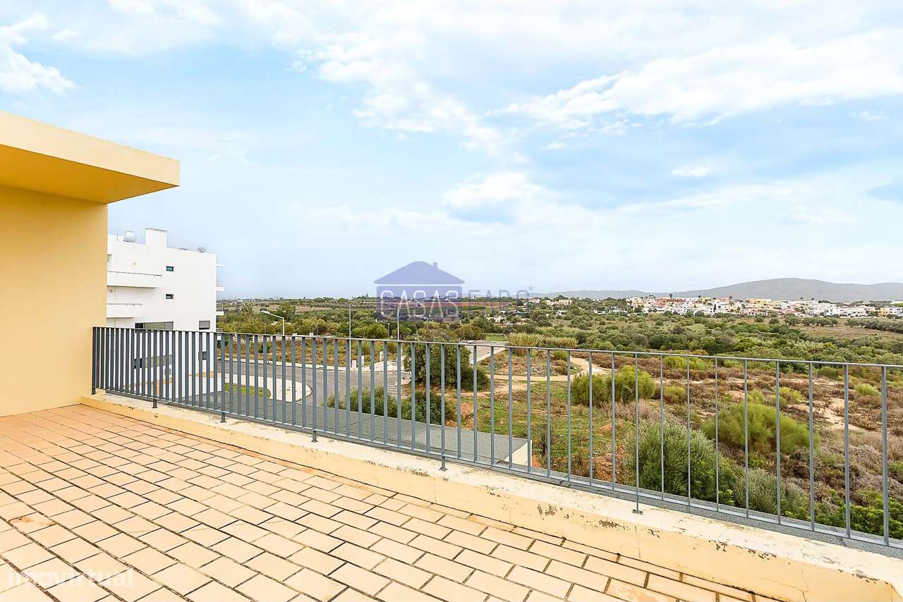 Apartamento T3 semi-novo nos arredores de Olhão na Zona Alta com estac-25