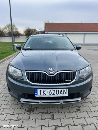 Skoda Octavia Scout 2.0 TDI 4x4 DSG - 3