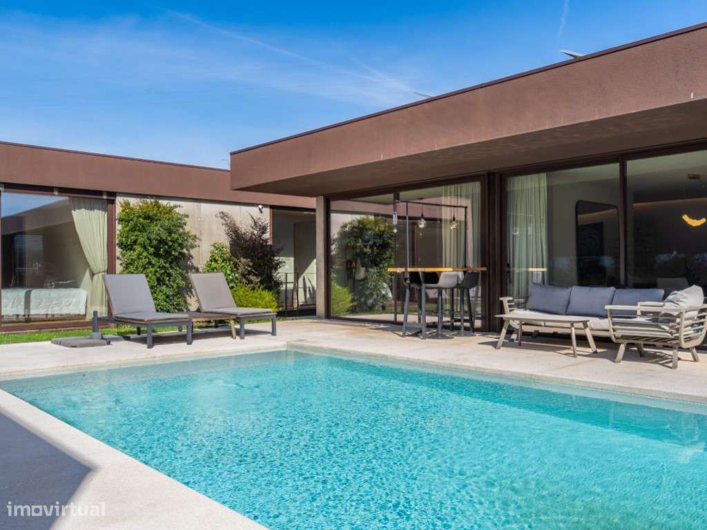 Moradia Exclusiva V4 com Piscina aquecida-26