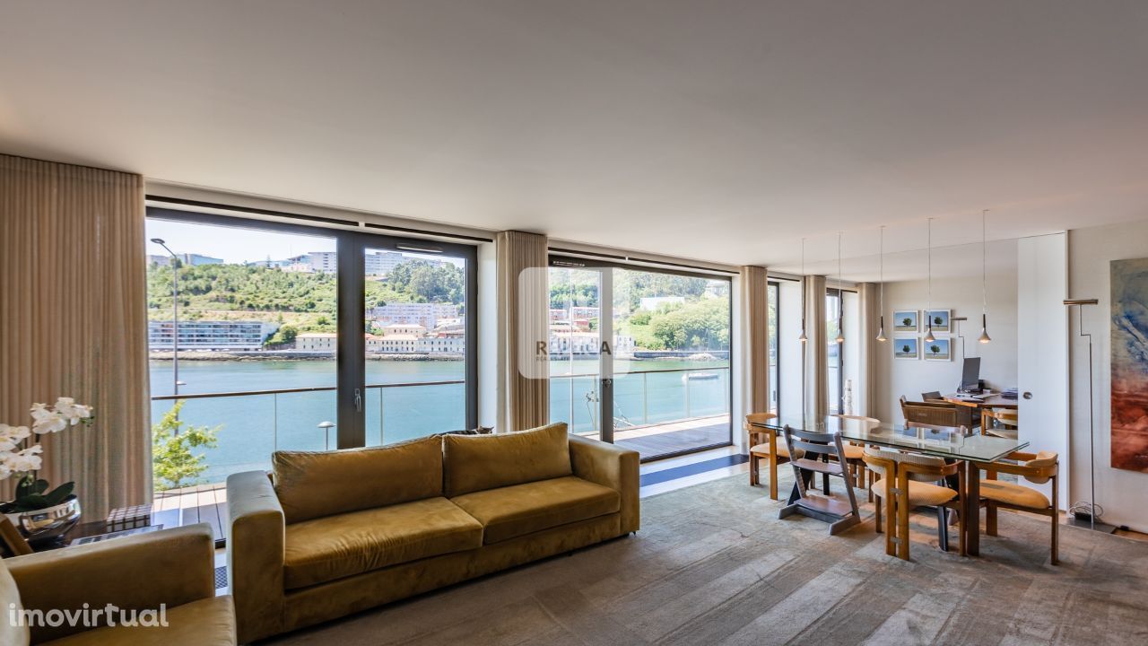 Apartamento T4 com vistas sobre o Rio Douro