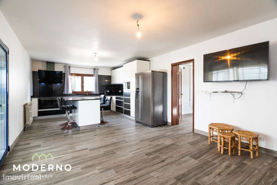 Moradia T4 com piscina coberta aquecida e terreno – Helenos, Ilha - Grande imagem: 4/47