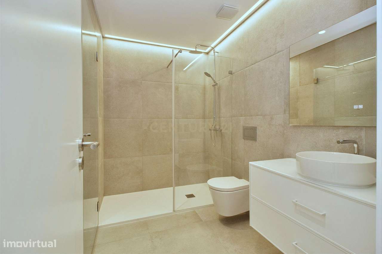 T4 Totalmente Renovado em Paço de Arcos – Vista de Mar,  a 5 minutos d - Grande imagem: 5/26