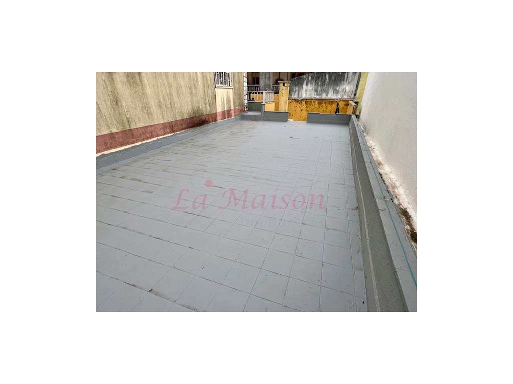 Moradia V5 Duplex em Famões-36