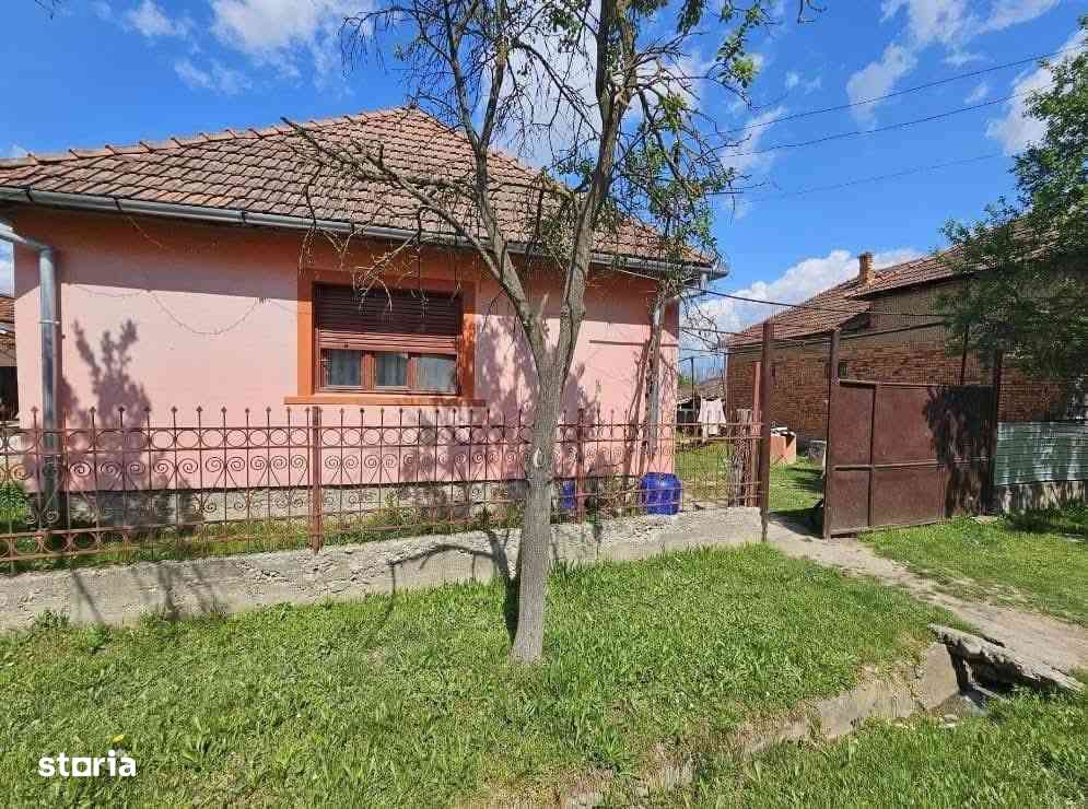Casa de vanzare sat Rogoz-0