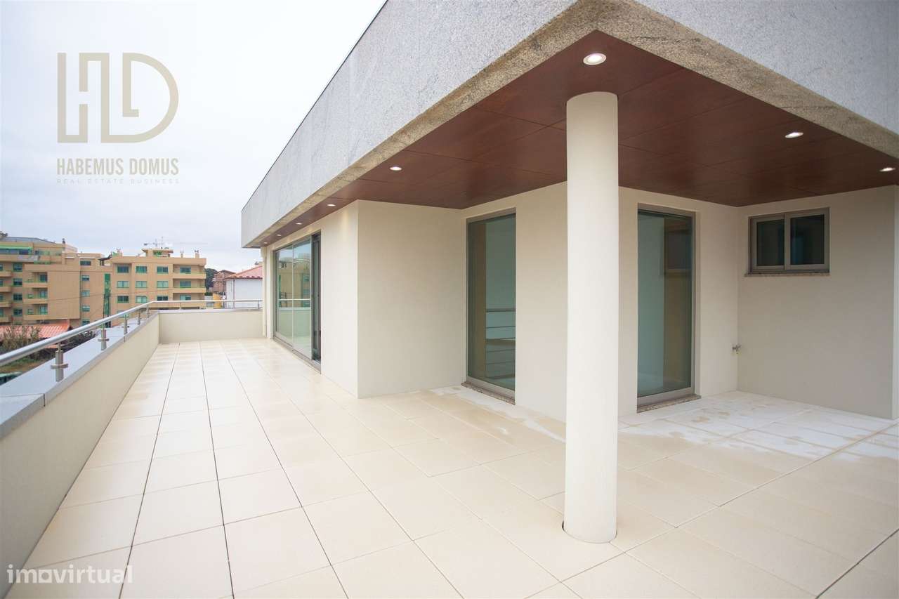 Moradia T3+1 de Luxo com 405m2 a 200 Metros da Praia em Canidelo.-39
