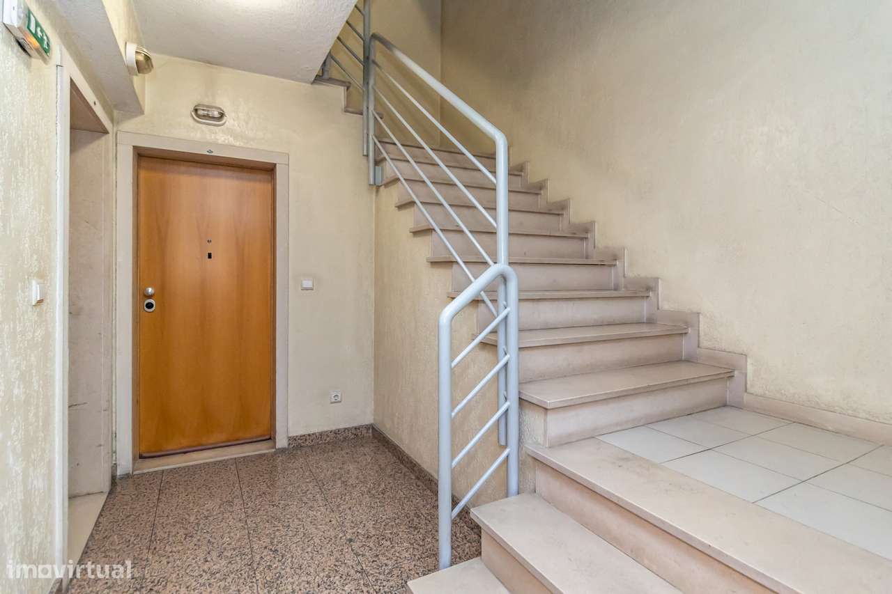 Moderno apartamento T3 com parqueamento e arrecadação-48