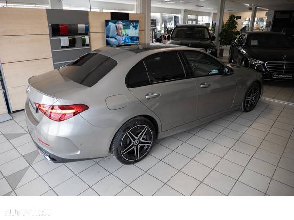 Mercedes-Benz C 300 e 4Matic 9G-TRONIC AMG Line - 11