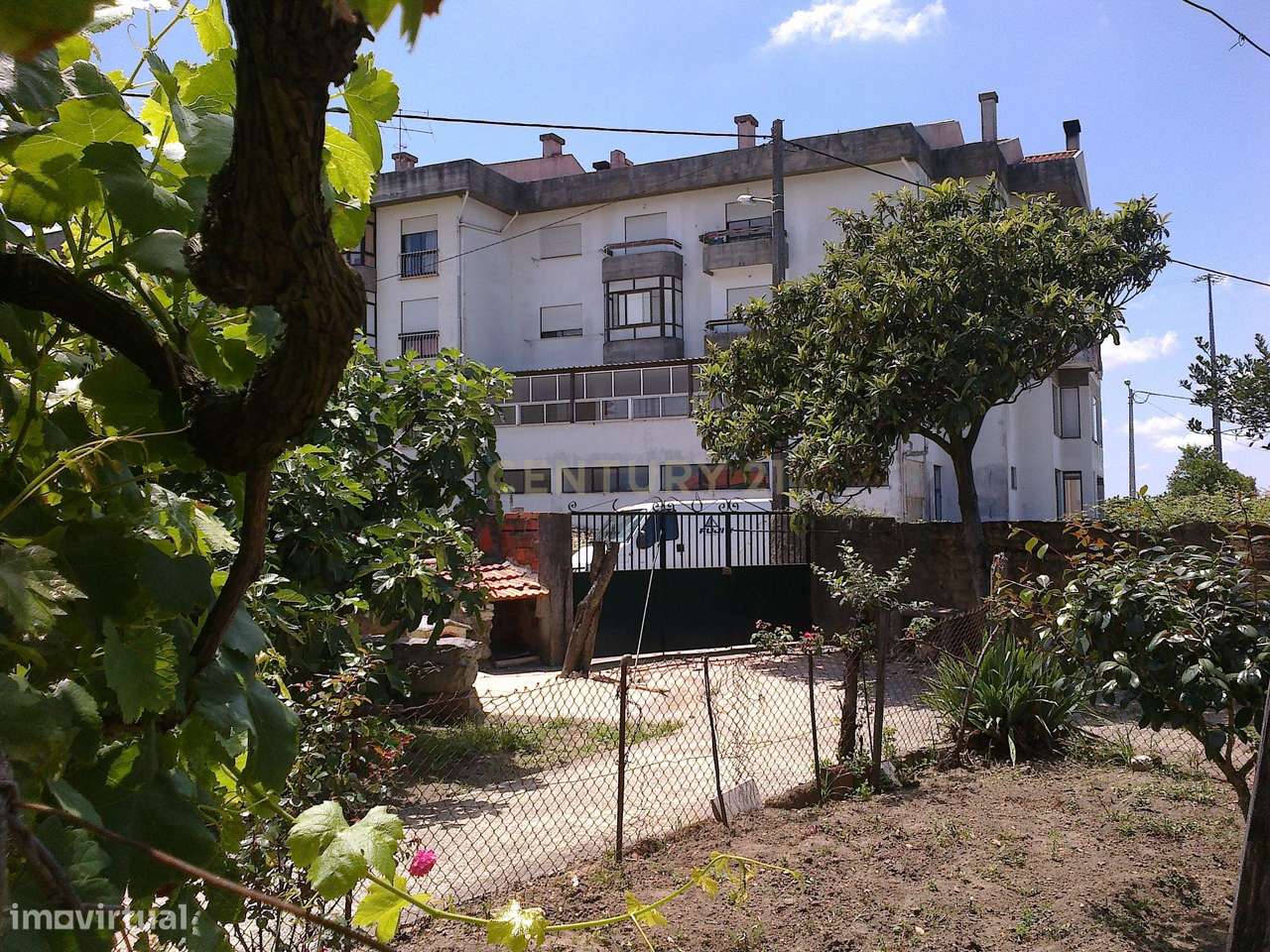 Moradia antiga + terreno envolvente - Centro da vila de Sangalhos - An-9