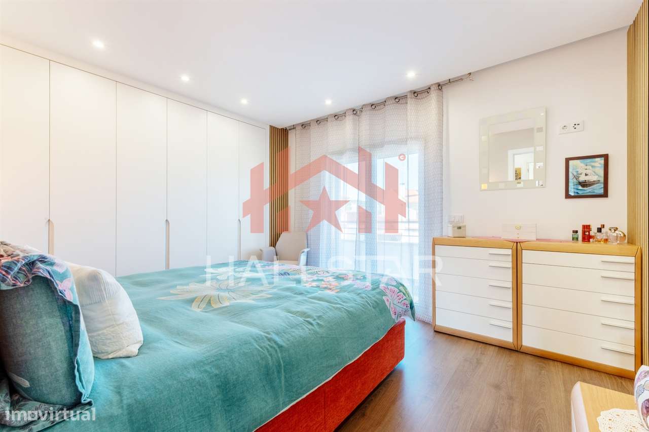 Moradia T4 / Jardim e Garagem / Cela-22