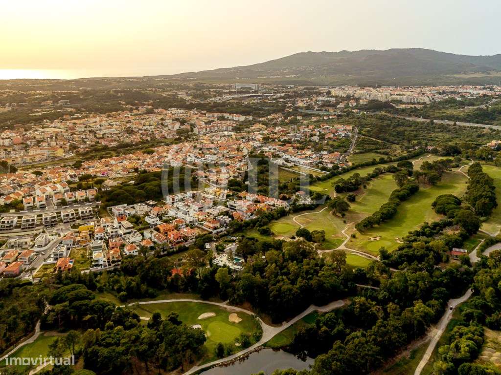 Moradia T3+1 com jardim, piscina e garagem, no Estoril-41