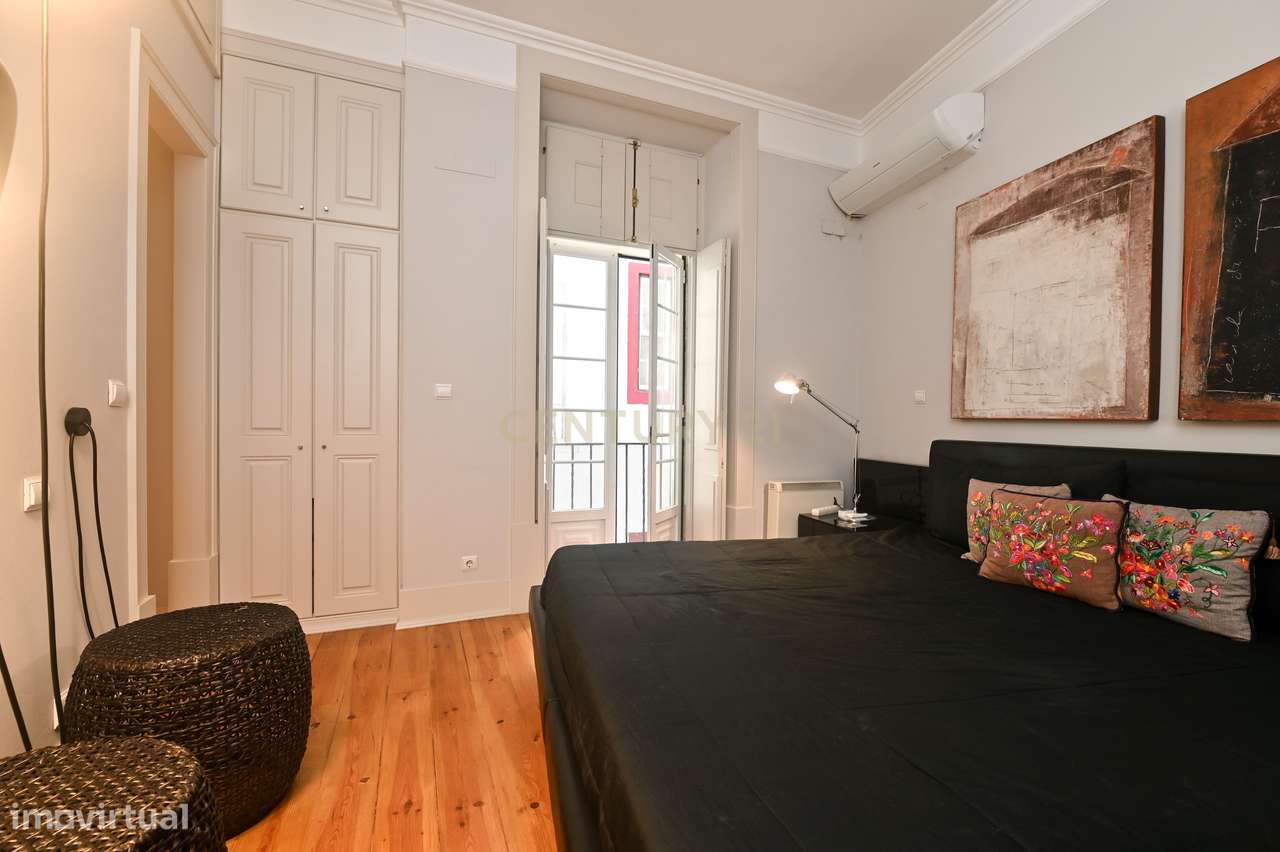 Exclusivo apartamento T4 com estacionamento privado na Baixa, junto ao-8