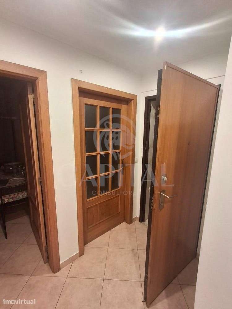 Apartamento T2 +1 com sótão independente - Grande imagem: 2/10