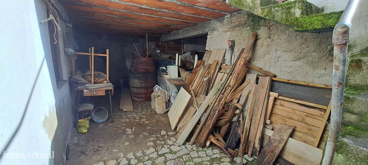 Moradia para restaurar T2 em Miranda do Douro-17