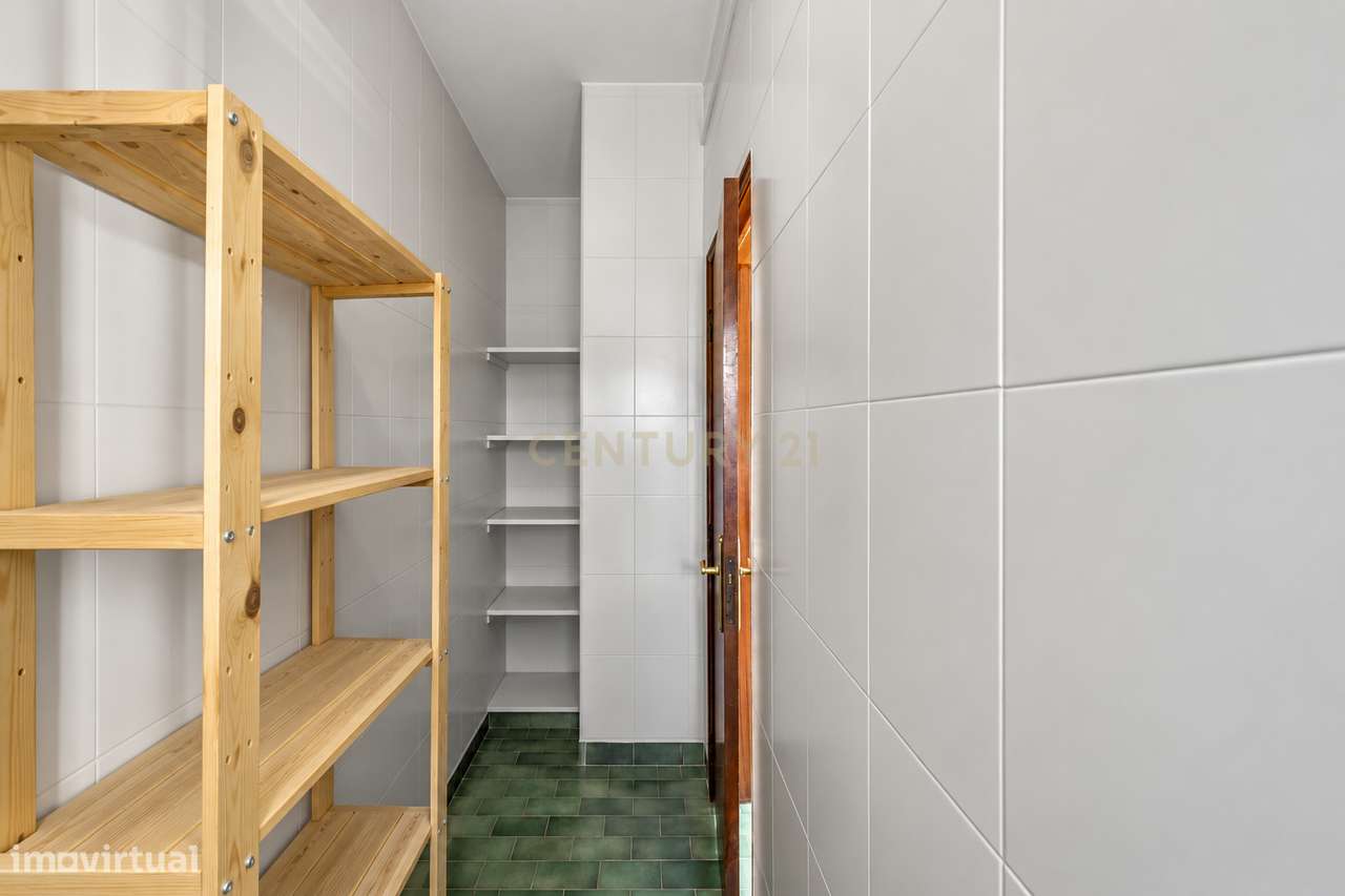 MORADIA T5 COM GARAGEM E PISCINA, 327 M² DE TERRENO PARA USUFRUIR-21