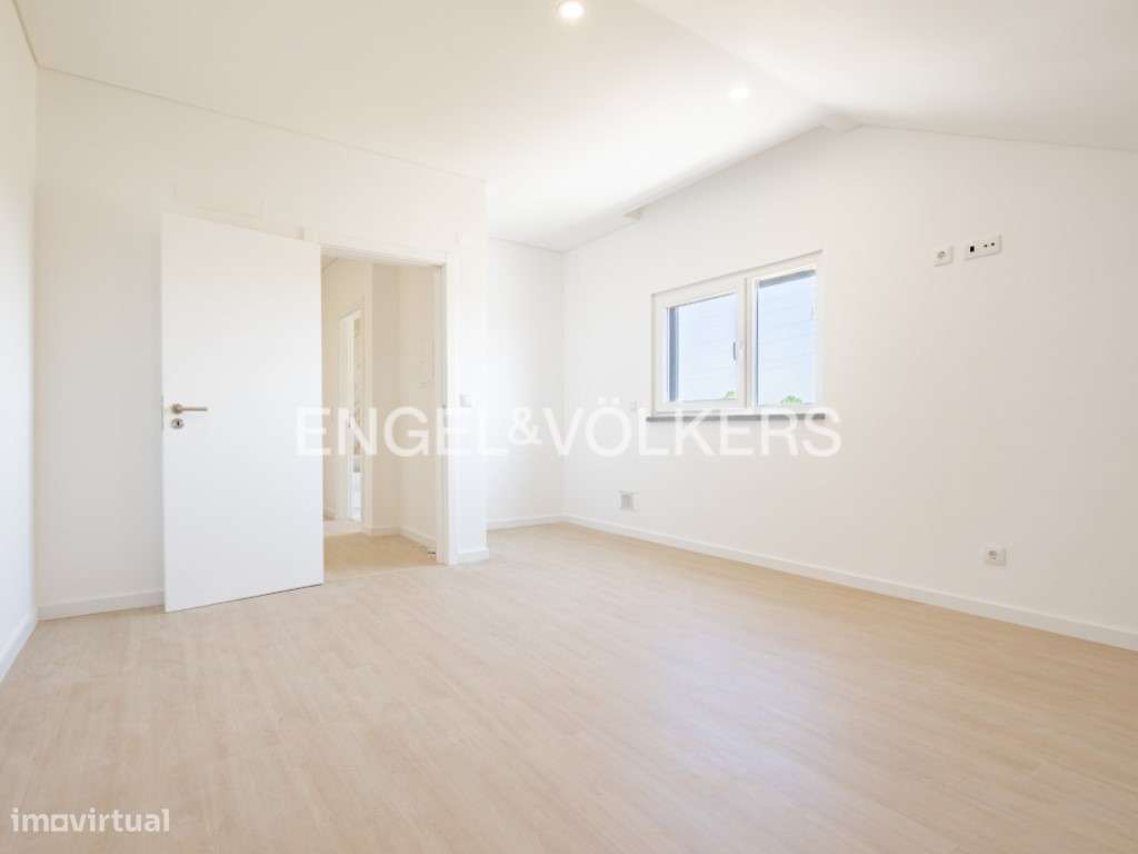 Moradia Geminada T4 Triplex em Fernão Ferro-29