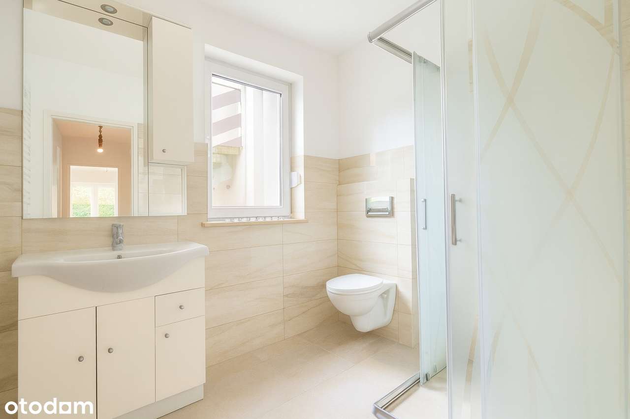 Przestronny dom z garażem i osobnym mieszkaniem-19