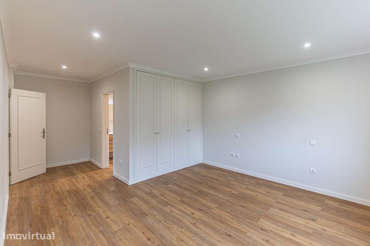 T4 DUPLEX COBERTURA,196 m², 4 Varandas/Solários, Garagem em Arcozelo-16