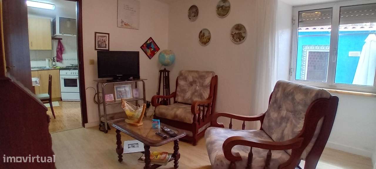 Moradia T1+1 com logradouro em Nossa Senhora da Glória-12