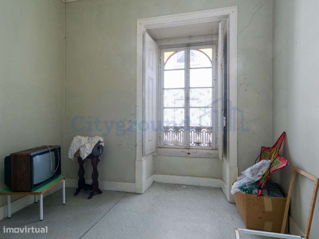 Prédio para renovar junto à praia de São Martinho do Porto-16