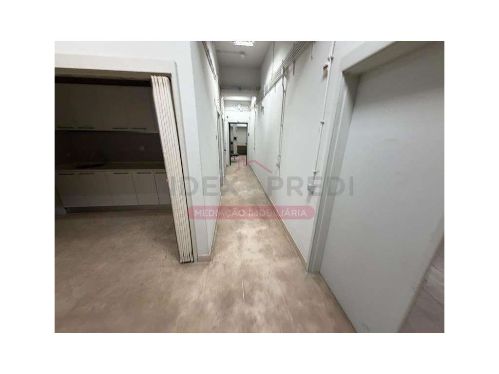 Ampla Loja com cave - Vila Nova de Poiares-13