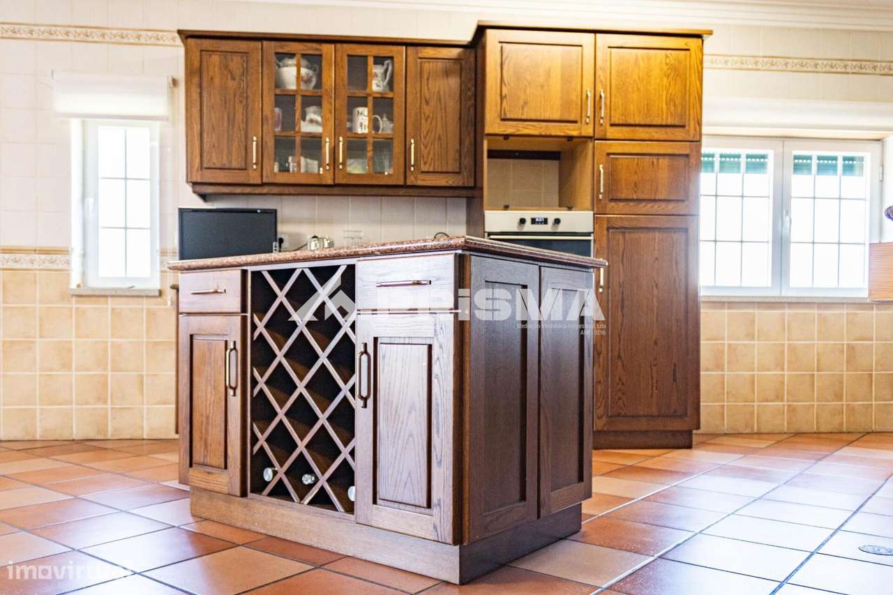 Moradia T5 para Venda em C. Branco-7