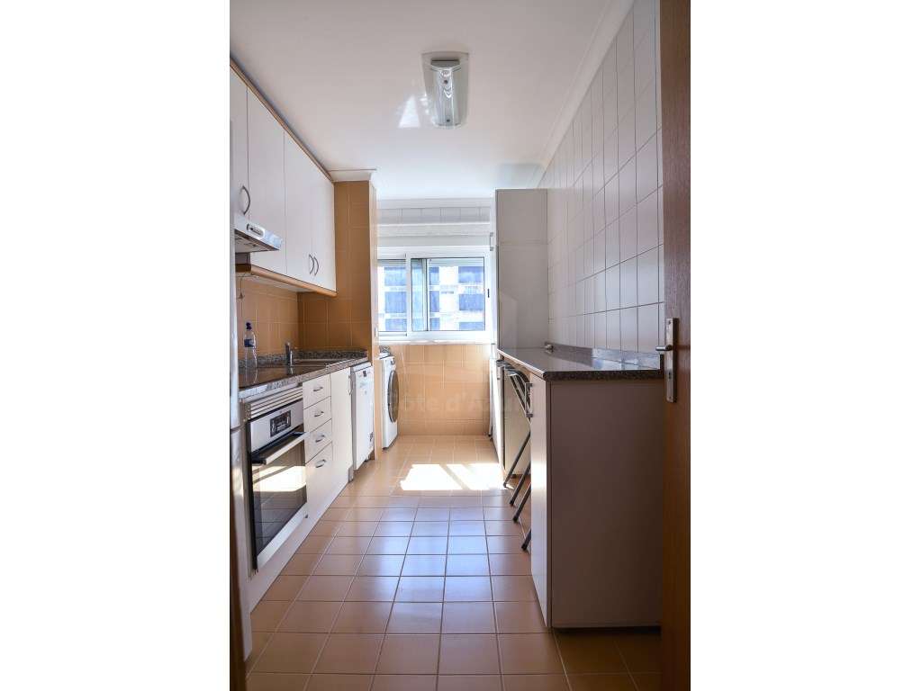 Apartamento T2 com Garagem e Vista - Cidade nas Olaias, Lisboa - Grande imagem: 2/17
