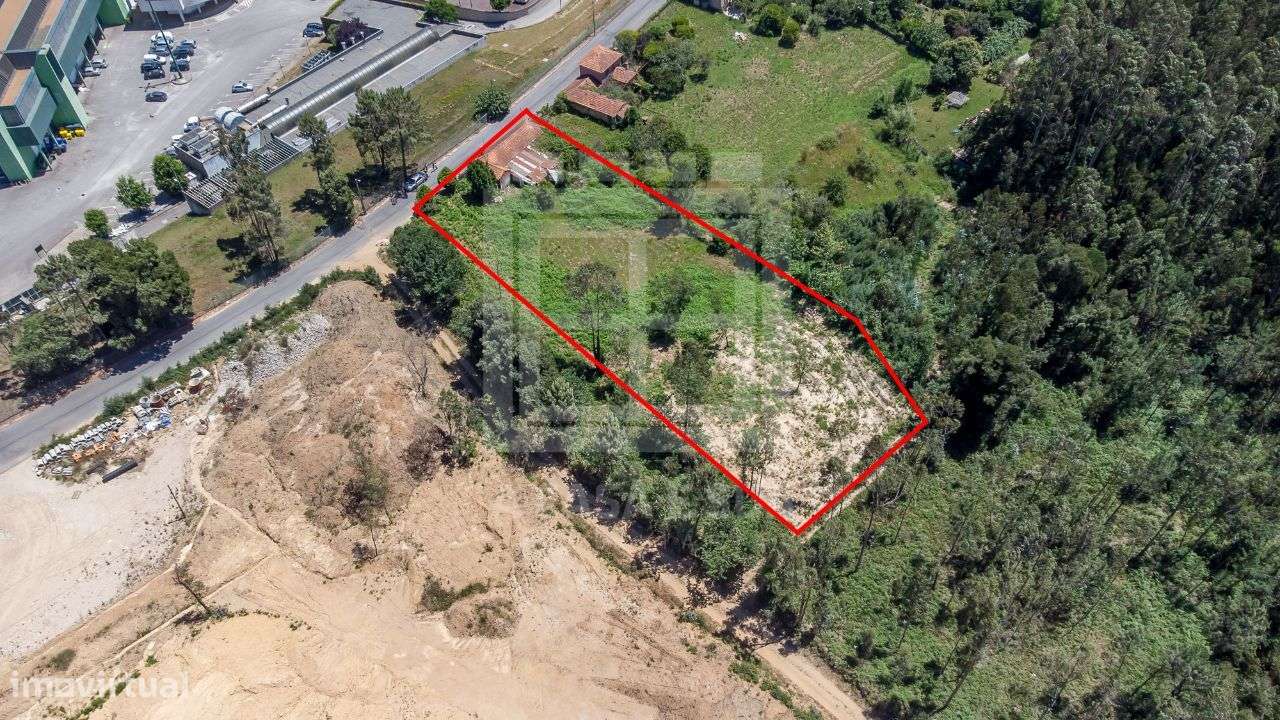 Terreno com projeto aprovado para 2 moradias geminadas - Grande imagem: 5/24