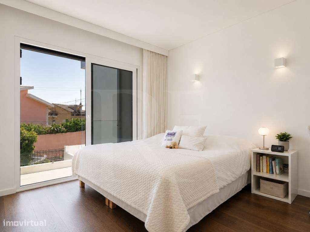 Moradia de luxo T4 no Murtal com piscina aquecida e rooftop panorâmico-14