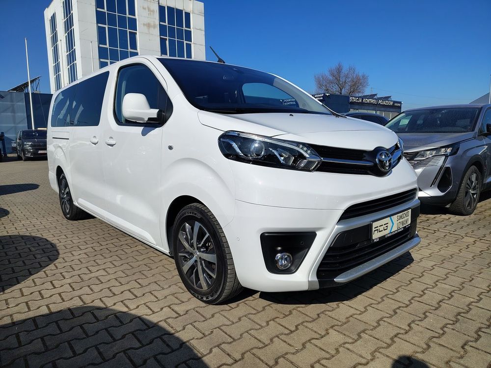 2.0 D4-D 145KM Long Business 9os Navi Kamera Tempomat CarPlay Keyless