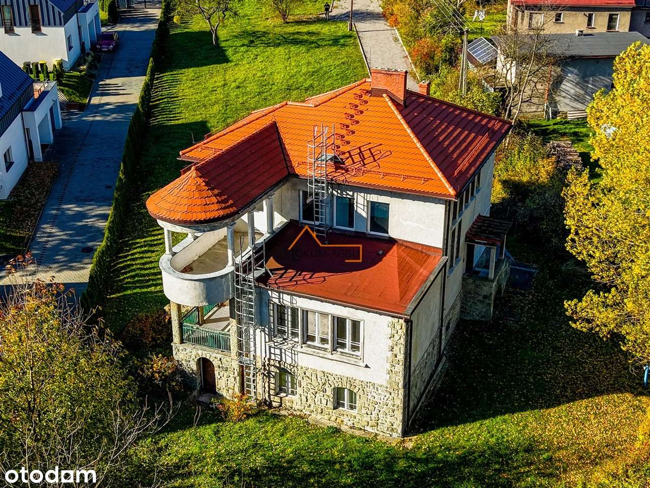 Willa na obrzeżu kompleksu leśnego.-7