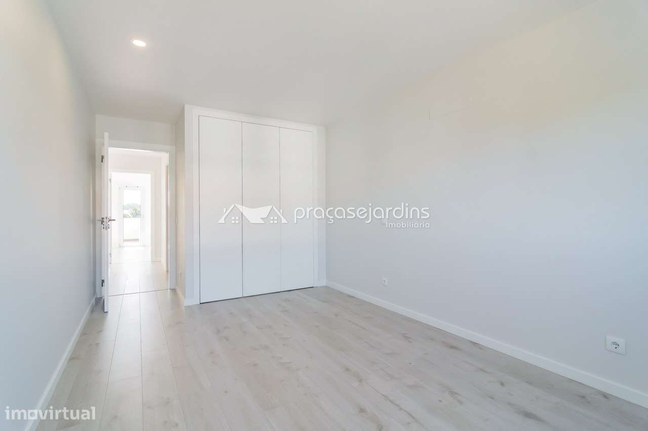 Espaçoso Apartamento com 3 frentes-11