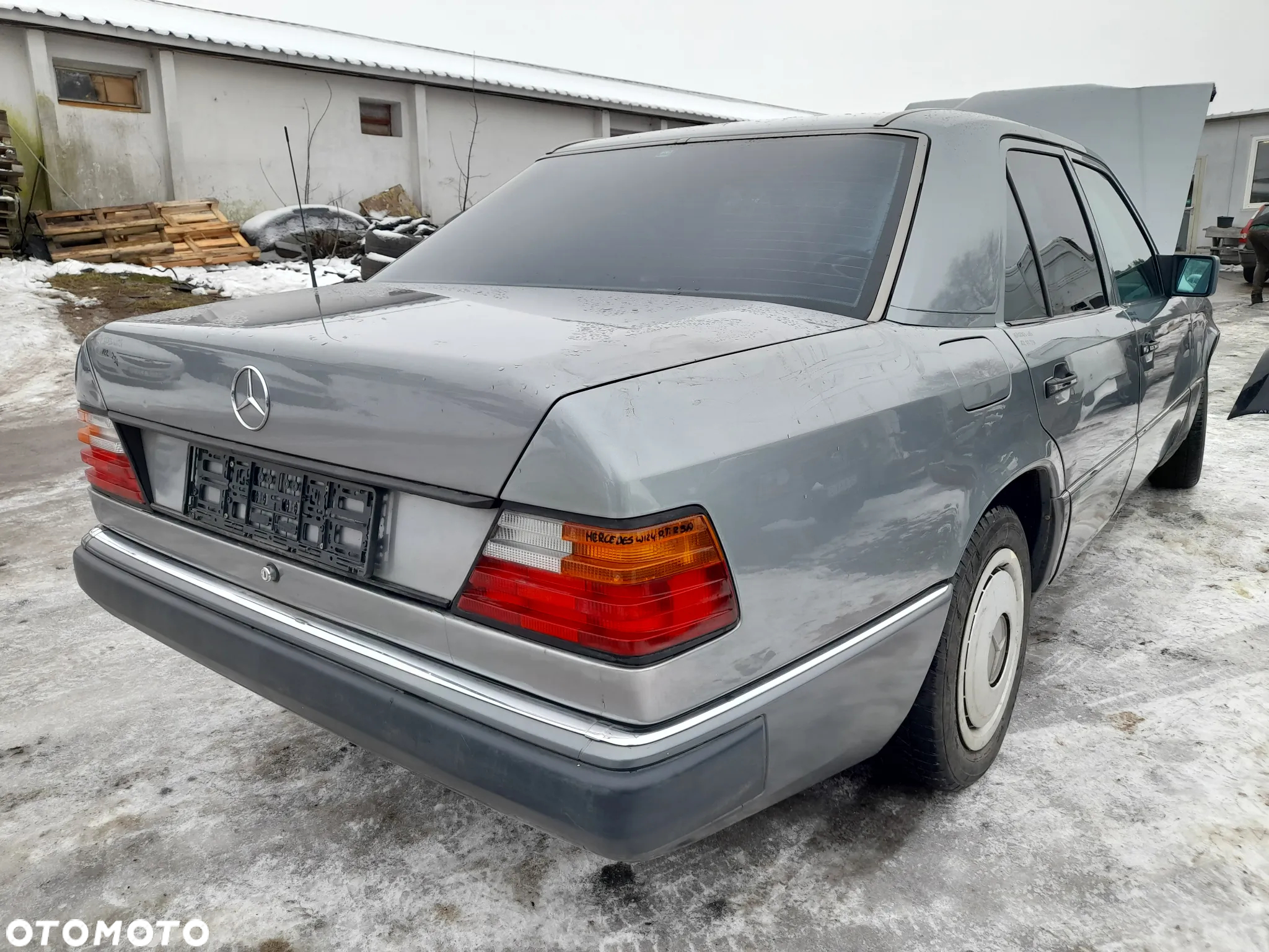 MERCEDES W124 KLAPA BAGAŻNIKA 122 - 29