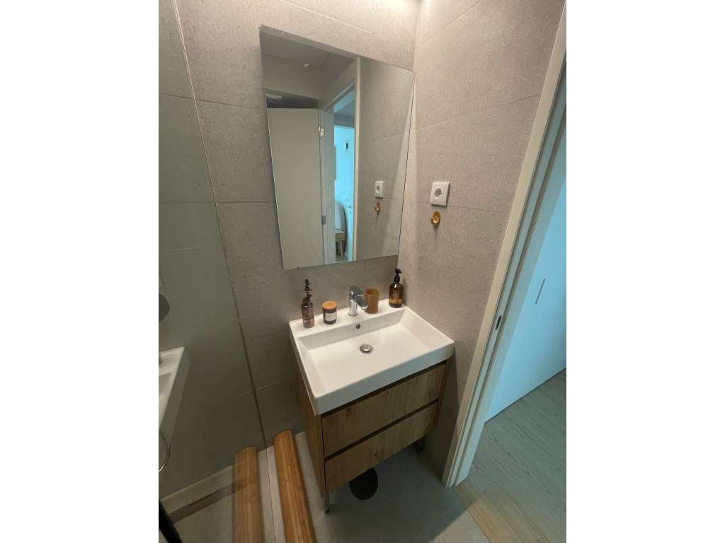 Fantastico T1 com Varanda, proximo da Maternidade Julio Dinis, Porto-9