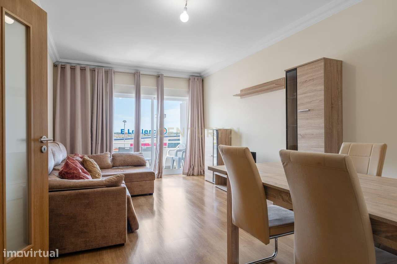 Apartamento T2 em Montijo com Parqueamento e Varandas-2